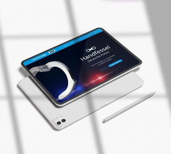 Responsive und modern designte Website eines Herstellers für Handfesseln der Marke Deutsche Polizei auf dem Tablet dargestellt