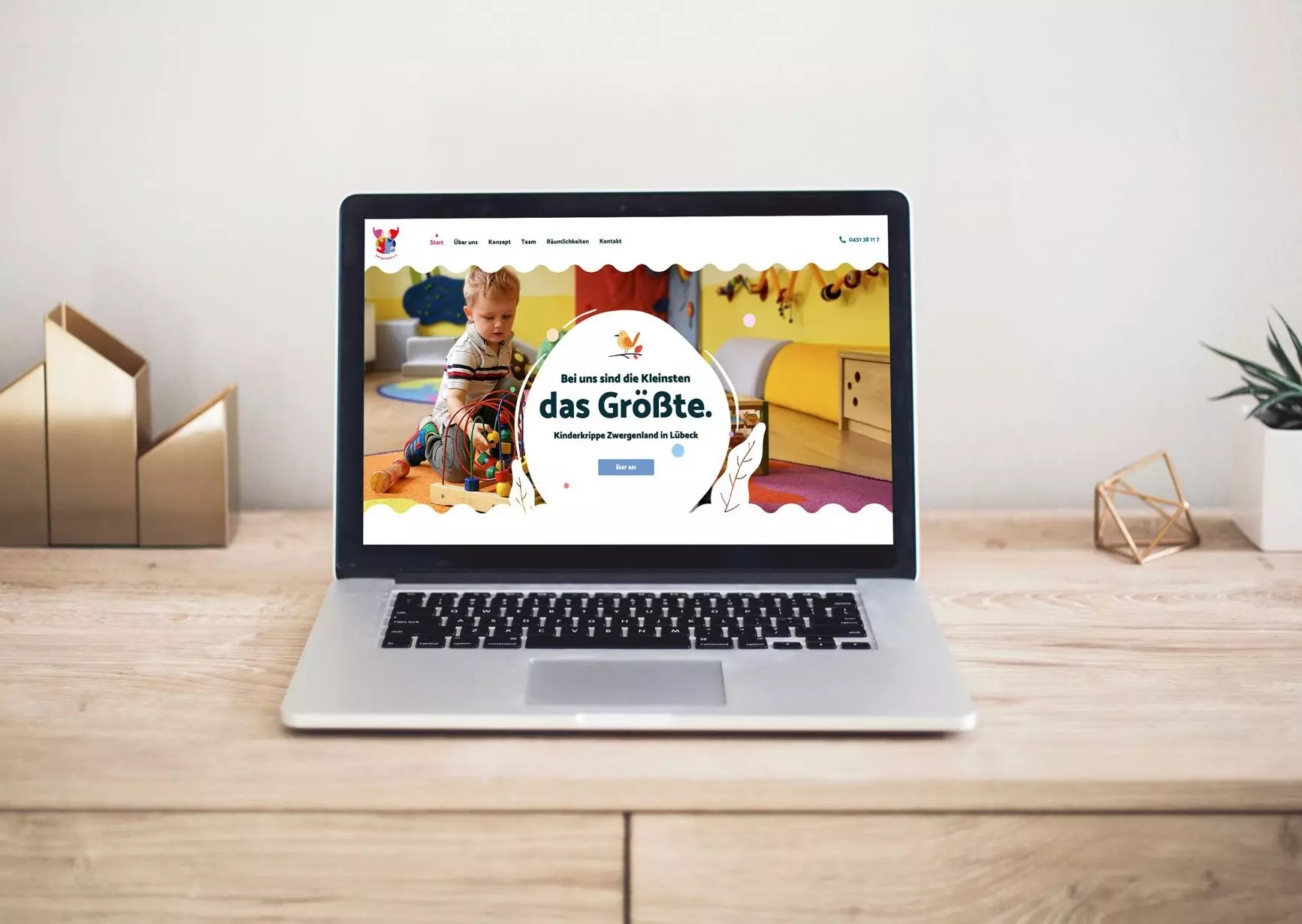 Responsive und sympatisch designte Website einer Kindertagesstätte auf dem Laypot dargestellt